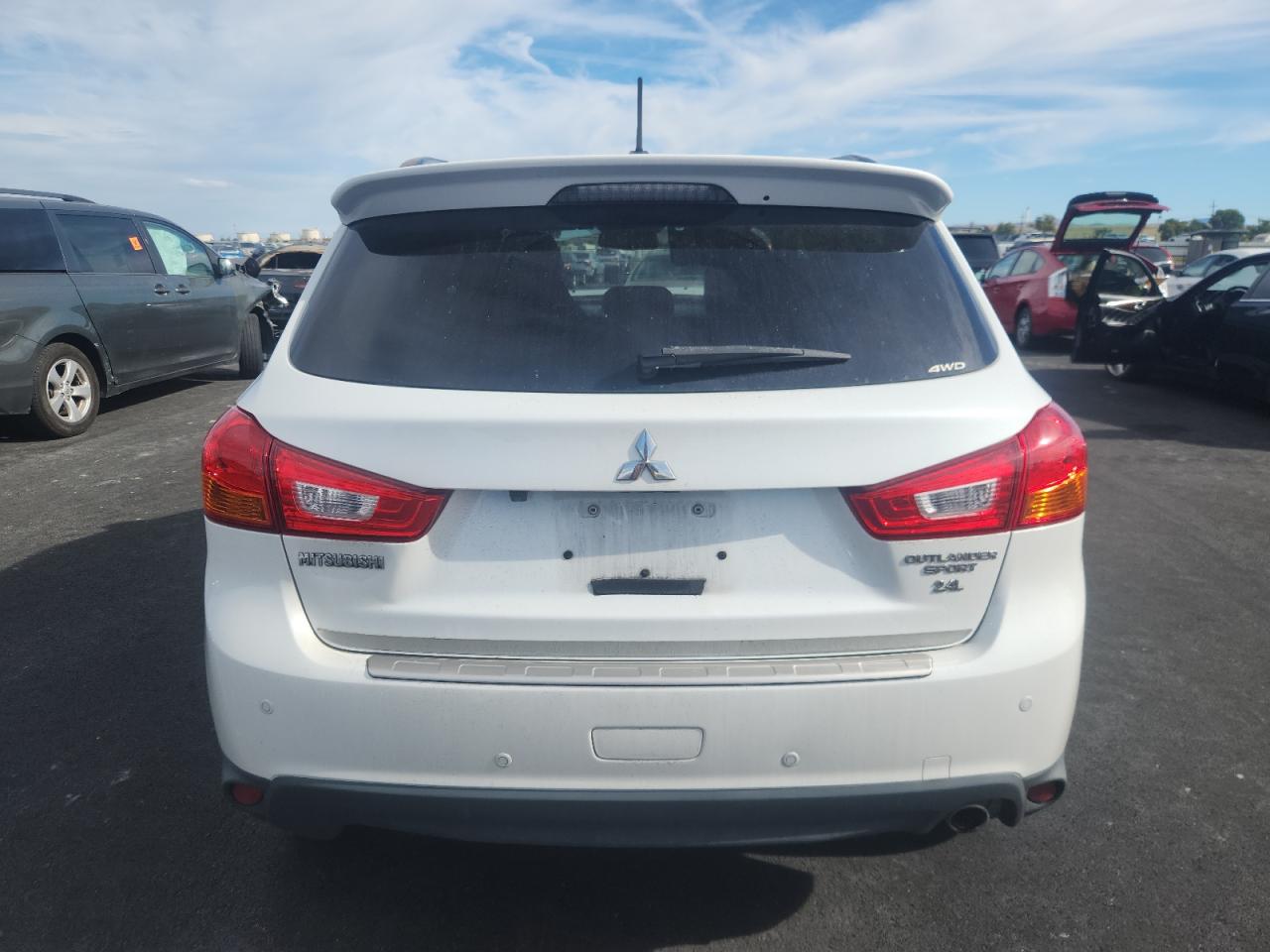 MITSUBISHI OUTLANDER SE