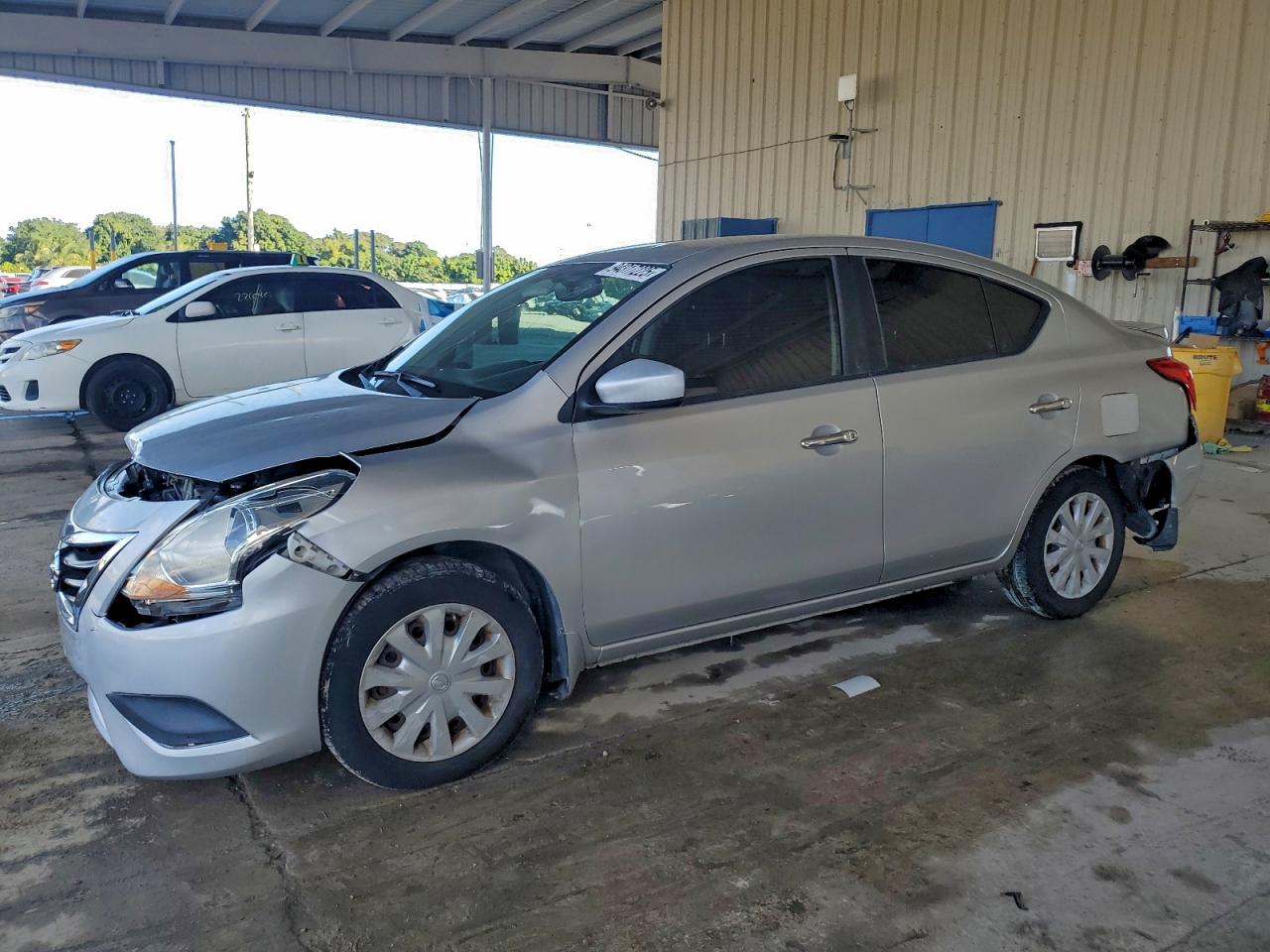NISSAN VERSA S