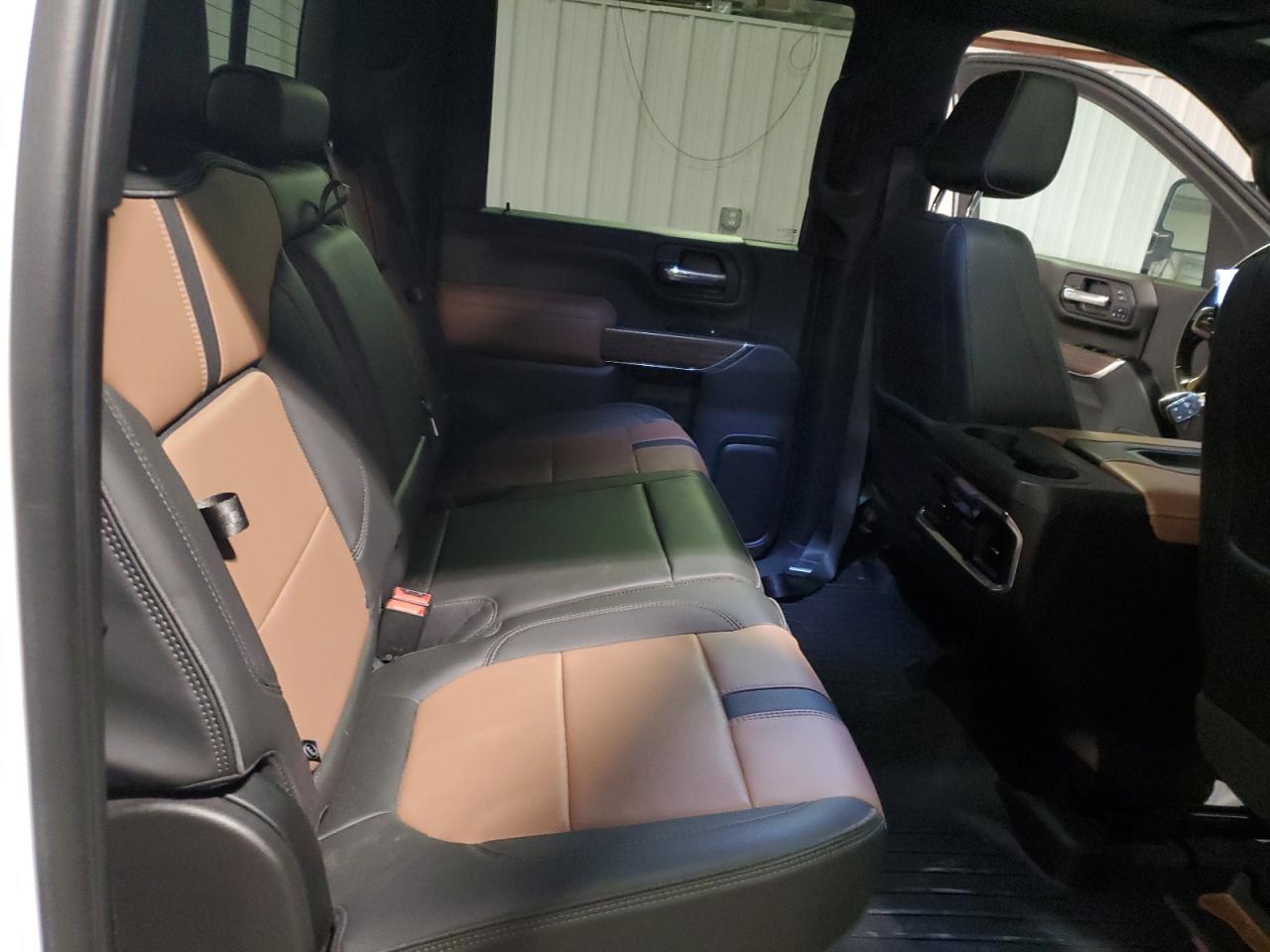 CHEVROLET SILVERADO K3500 HIGH COUNTRY