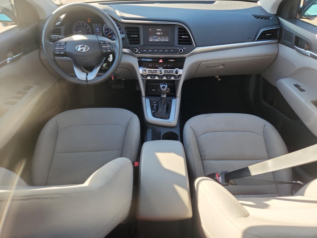 HYUNDAI ELANTRA SE