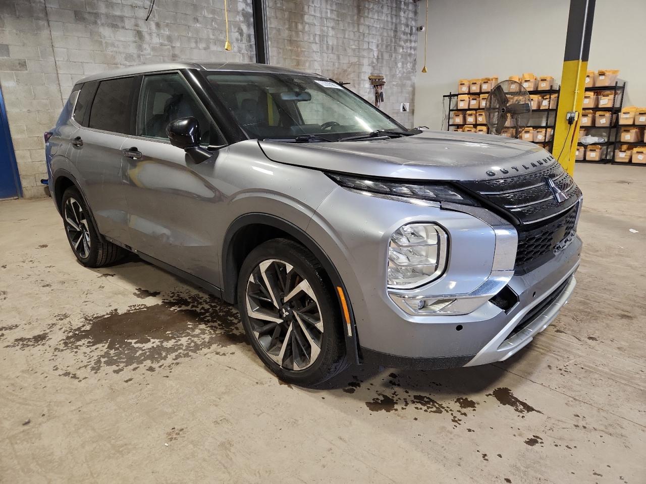 MITSUBISHI OUTLANDER SE