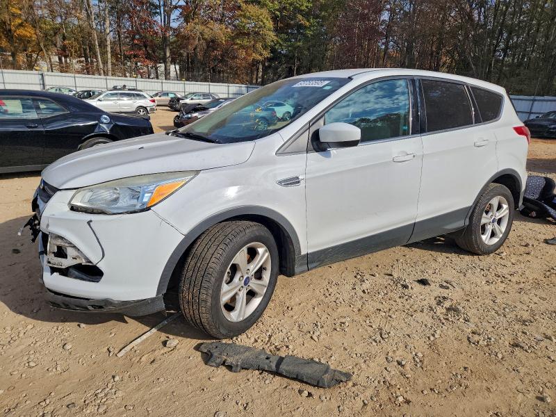 Global Auto Auctions: 2015 FORD ESCAPE SE