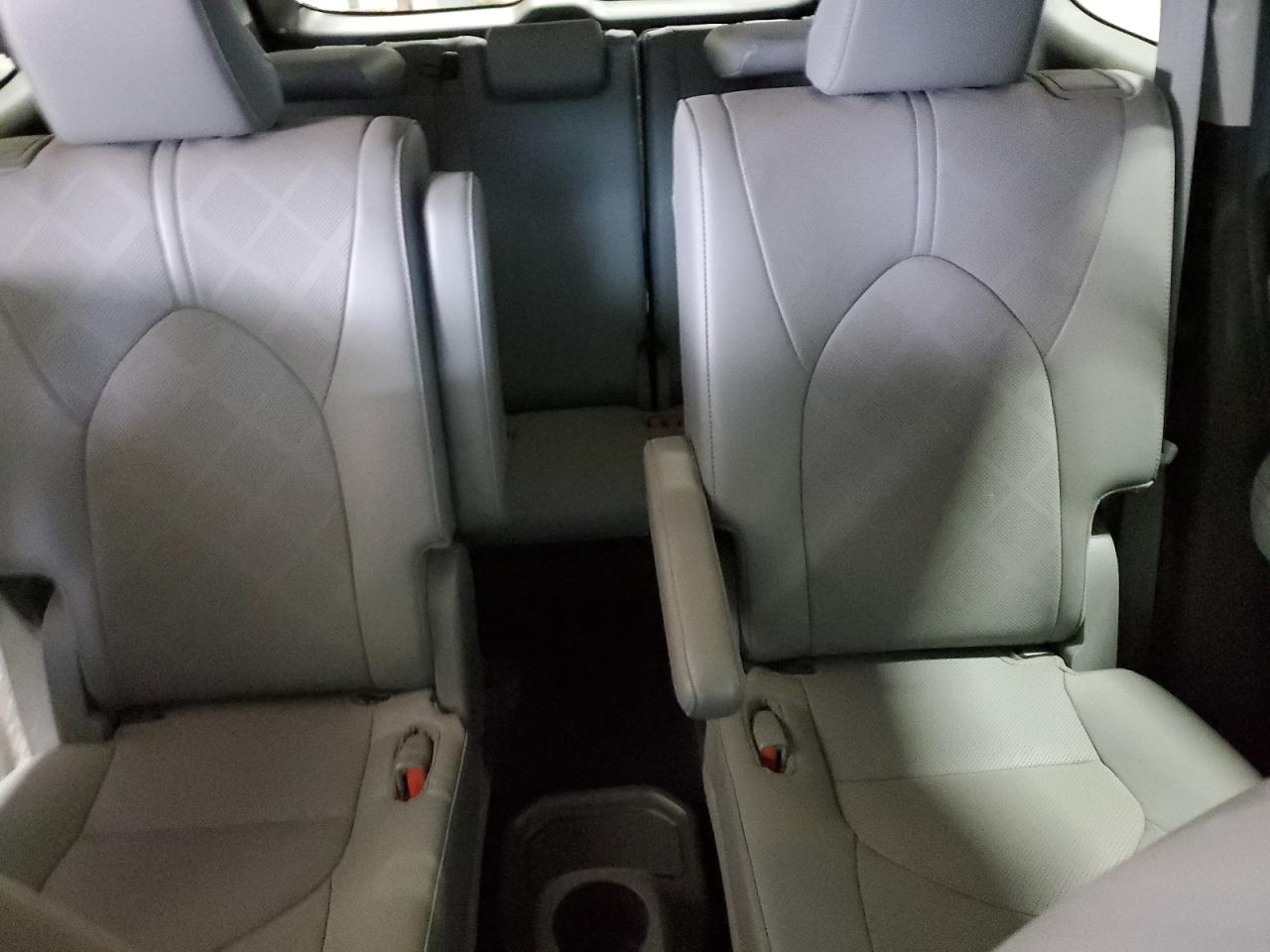 TOYOTA HIGHLANDER PLATINUM