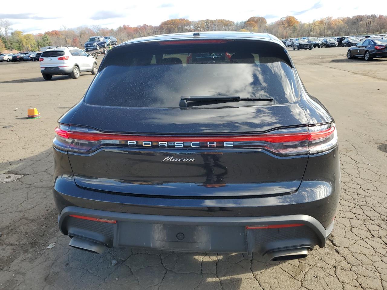 PORSCHE MACAN BASE