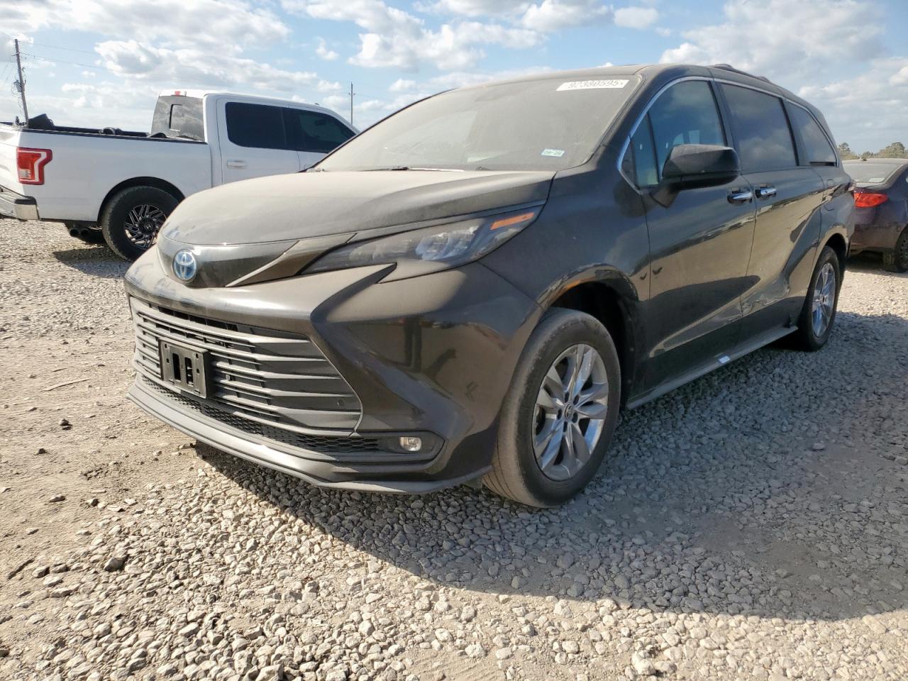 TOYOTA SIENNA XSE