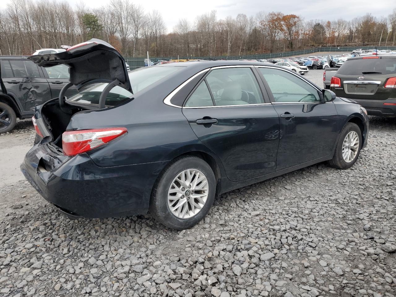 TOYOTA CAMRY LE
