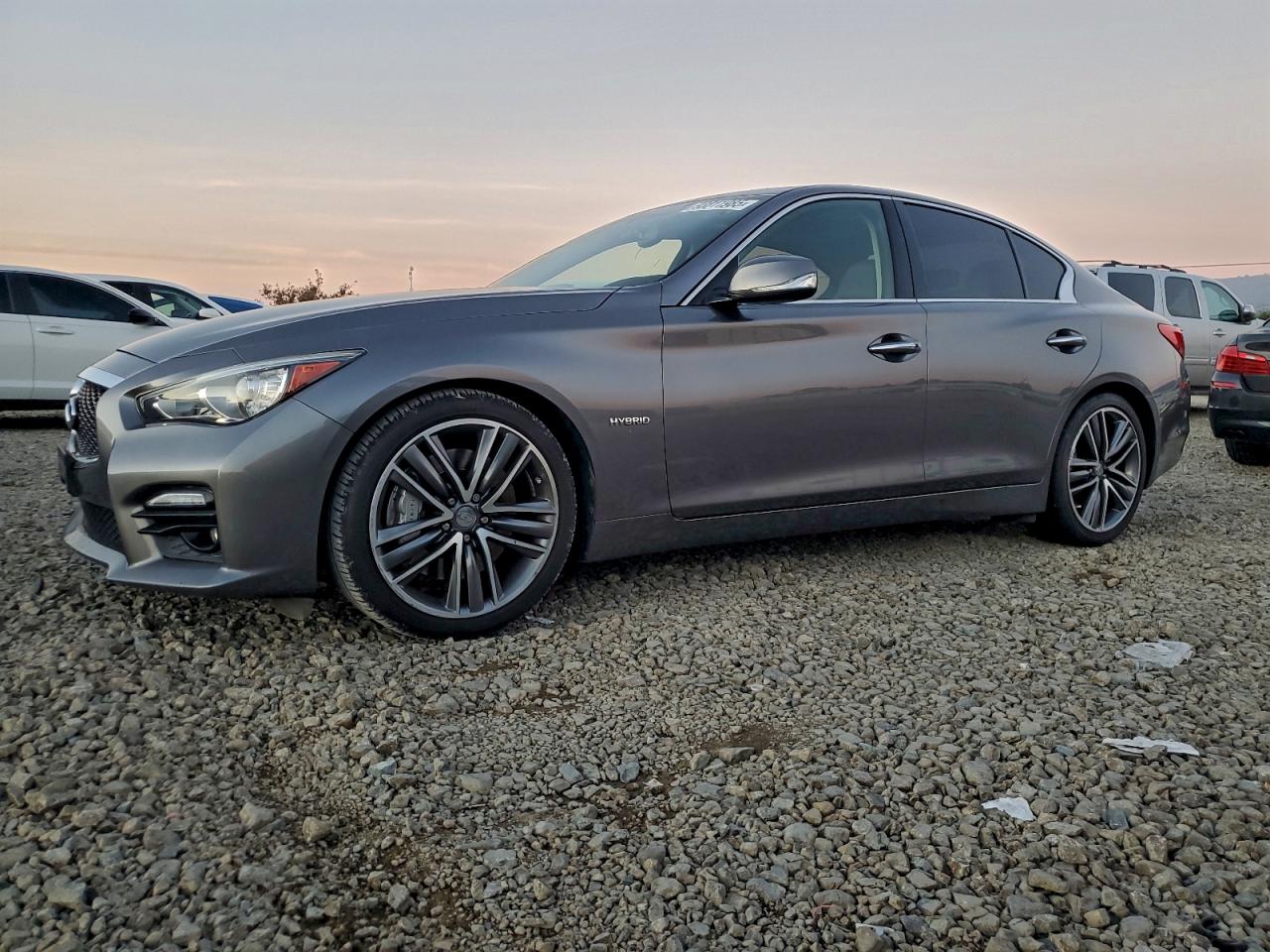 INFINITI Q50 HYBRID PREMIUM