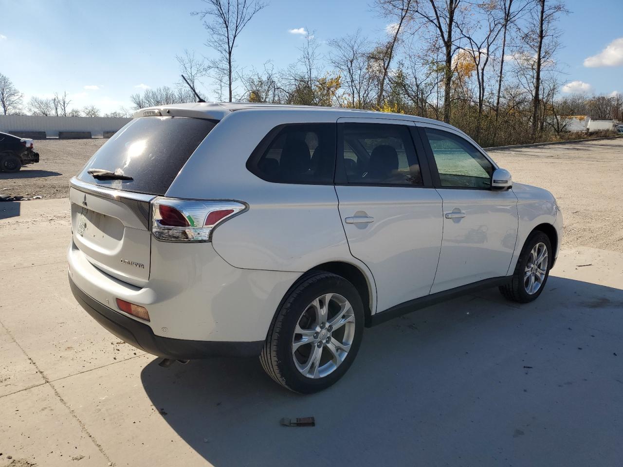 MITSUBISHI OUTLANDER SE