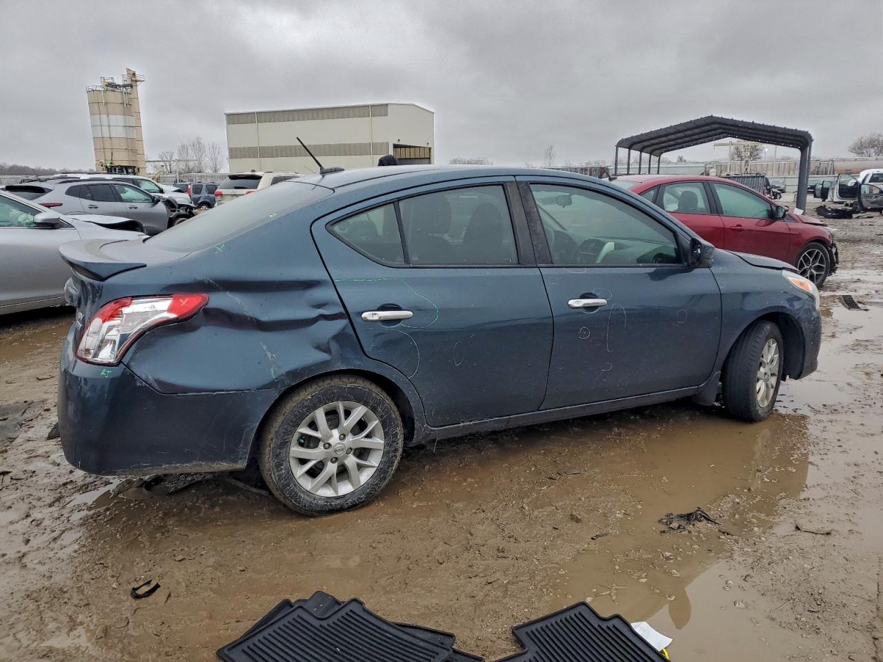 NISSAN VERSA S