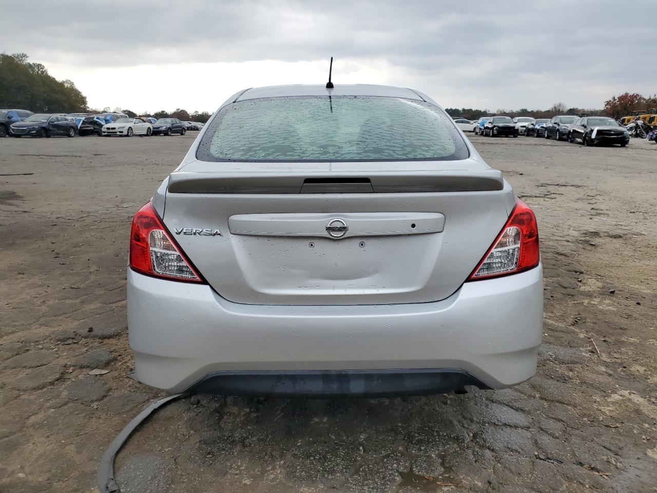 NISSAN VERSA S