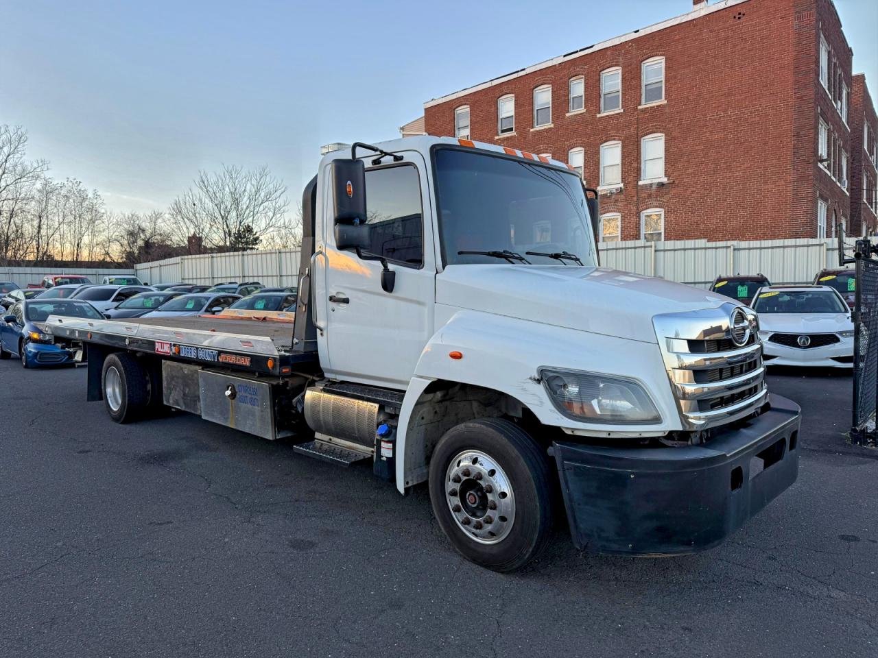 Lot #3297049494 2020 HINO 258/268