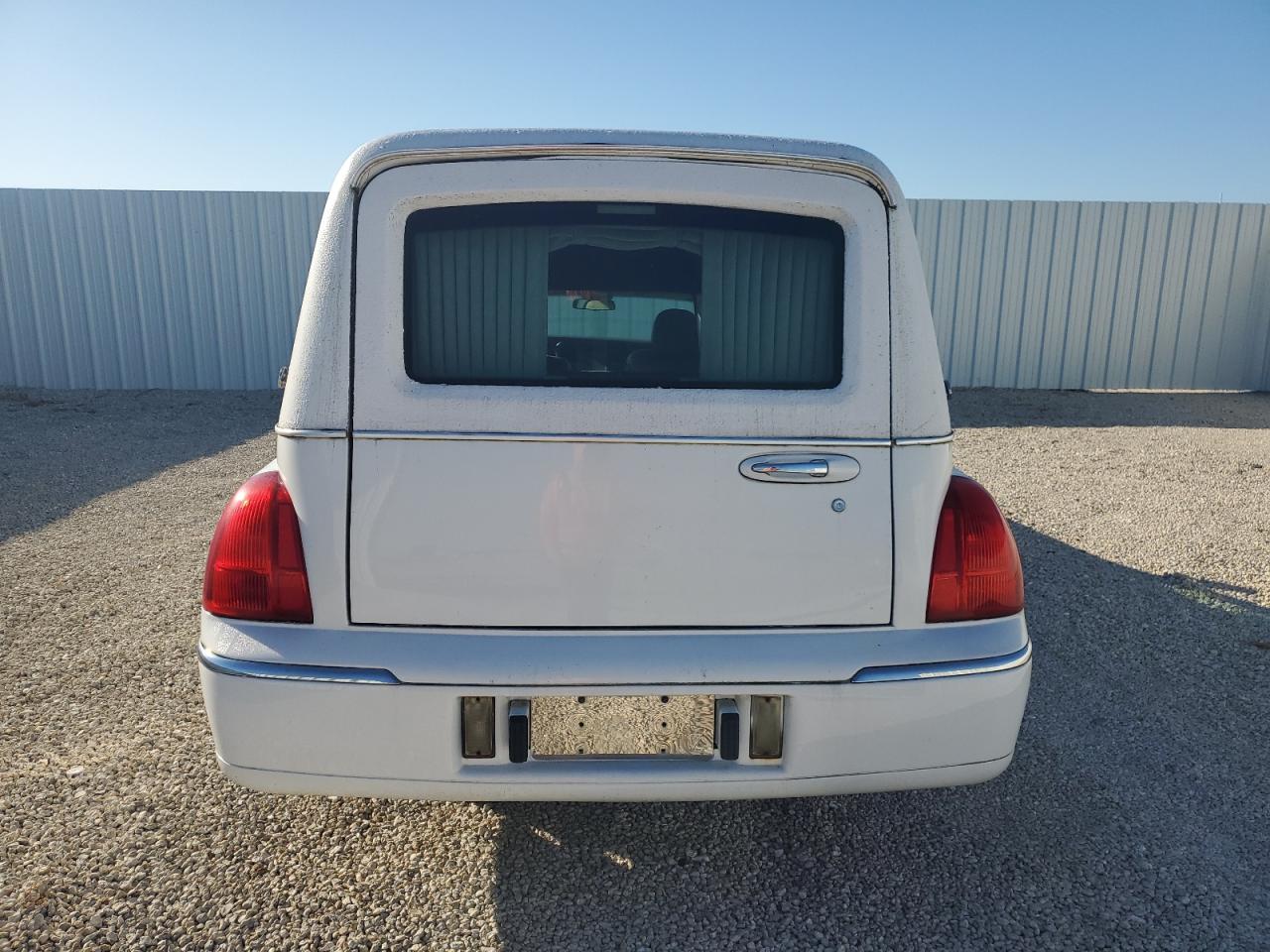 Lot #3297987078 2003 LINCOLN TOWN CAR E