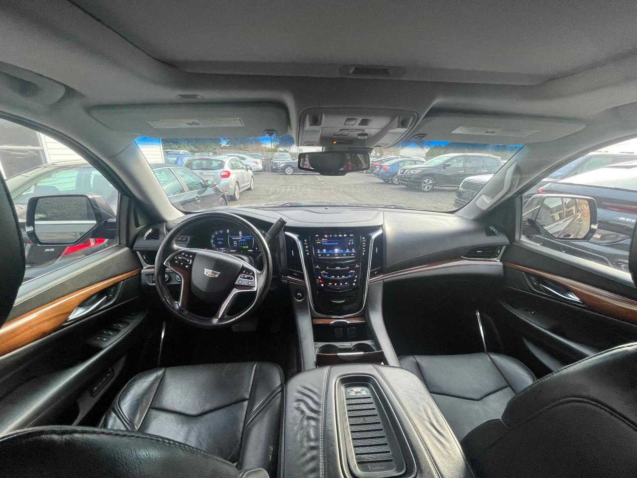 CADILLAC ESCALADE LUXURY