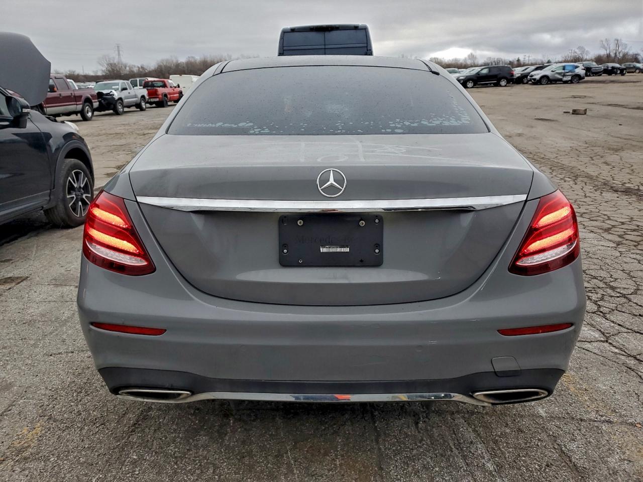 MERCEDES-BENZ E-CLASS 300