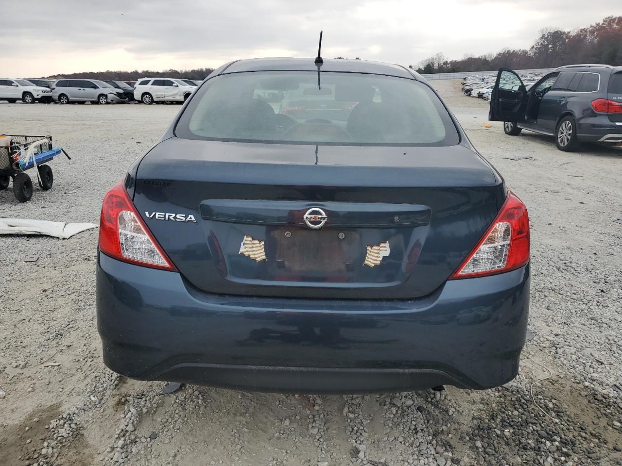 Lot #3310576047 2017 NISSAN VERSA S