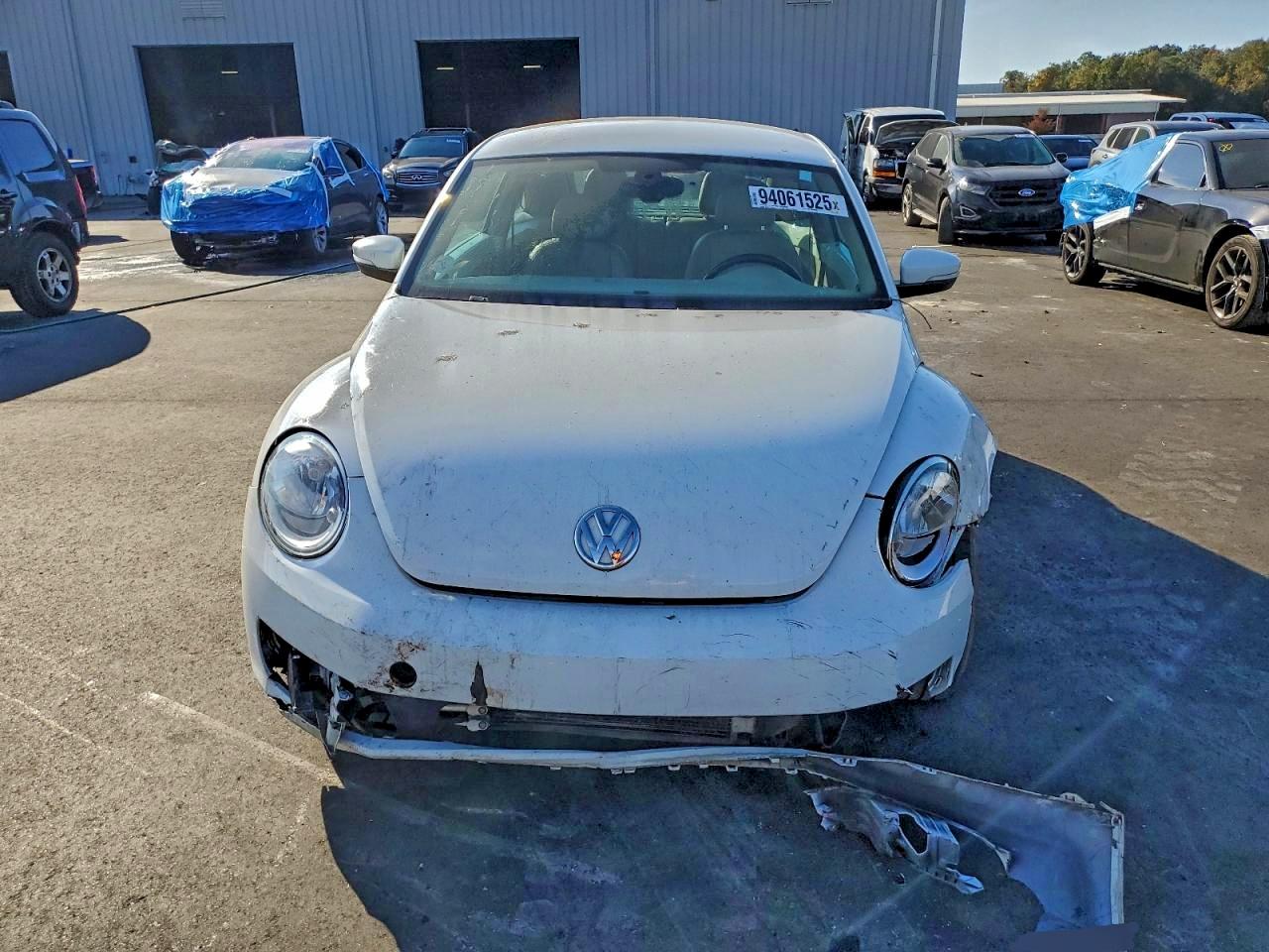 VOLKSWAGEN BEETLE SE