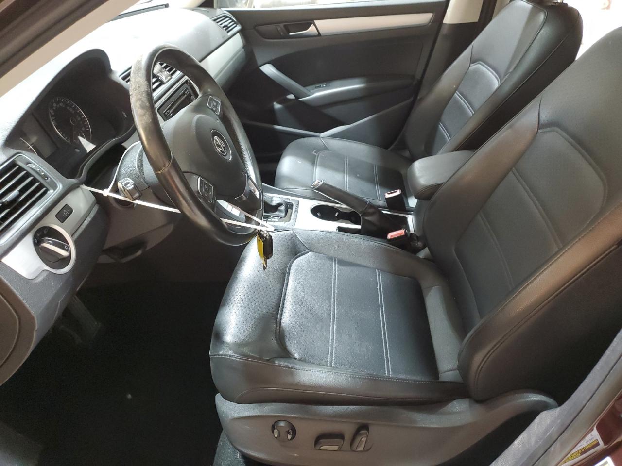 VOLKSWAGEN PASSAT SE