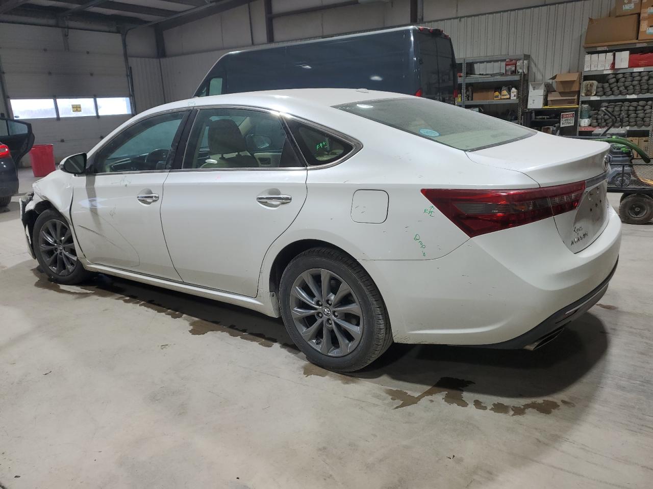 TOYOTA AVALON XLE