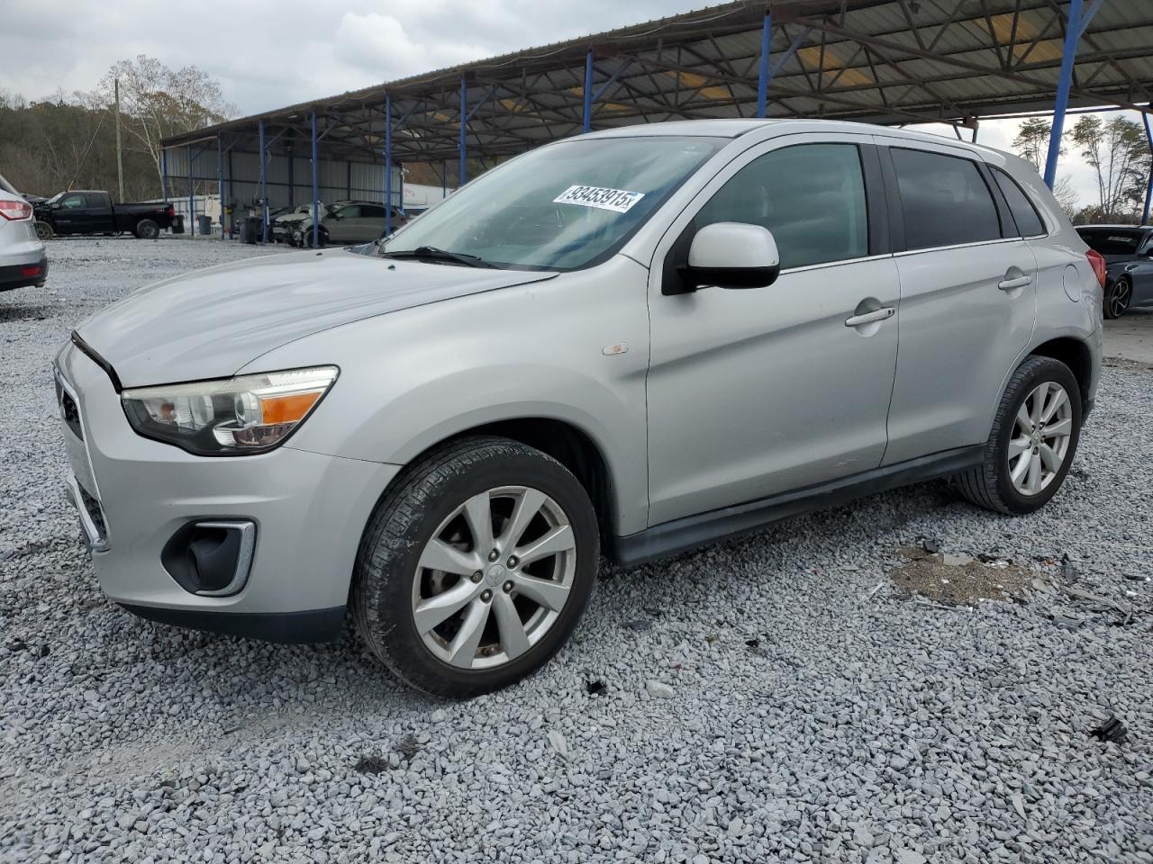 MITSUBISHI OUTLANDER SE