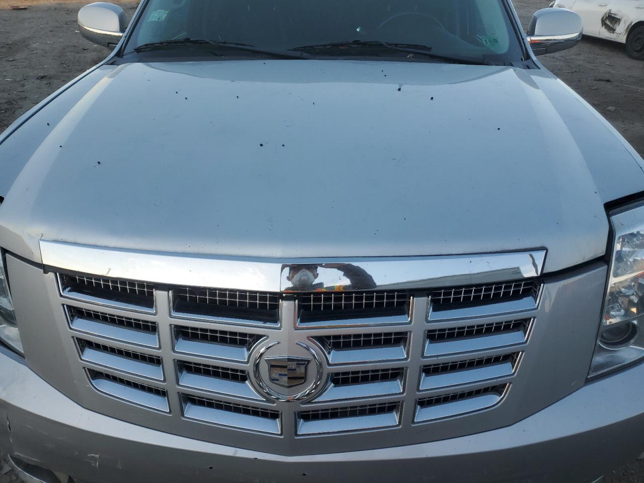 CADILLAC ESCALADE LUXURY