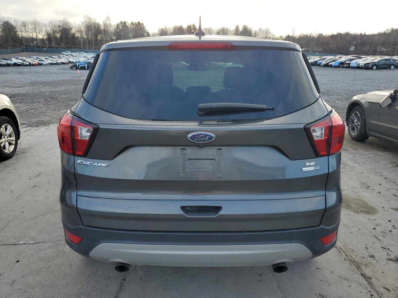 FORD ESCAPE SE