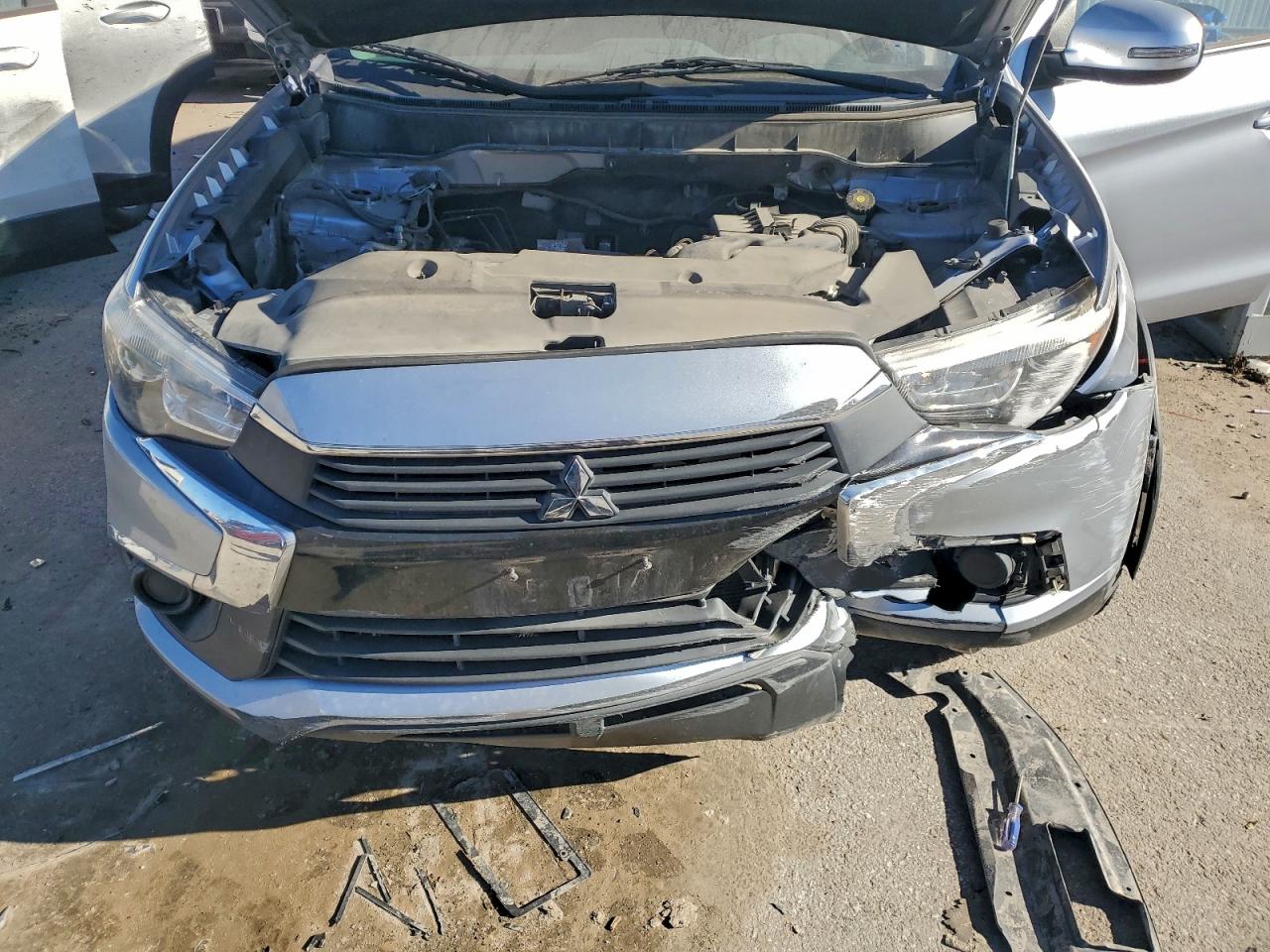 MITSUBISHI OUTLANDER ES