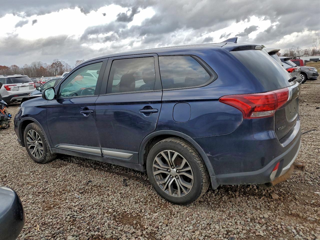 MITSUBISHI OUTLANDER ES