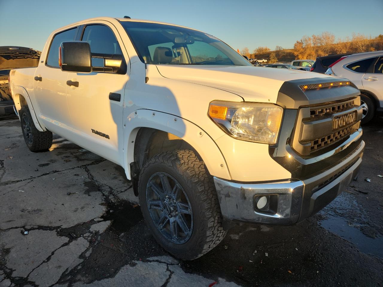 TOYOTA TUNDRA CREWMAX SR5