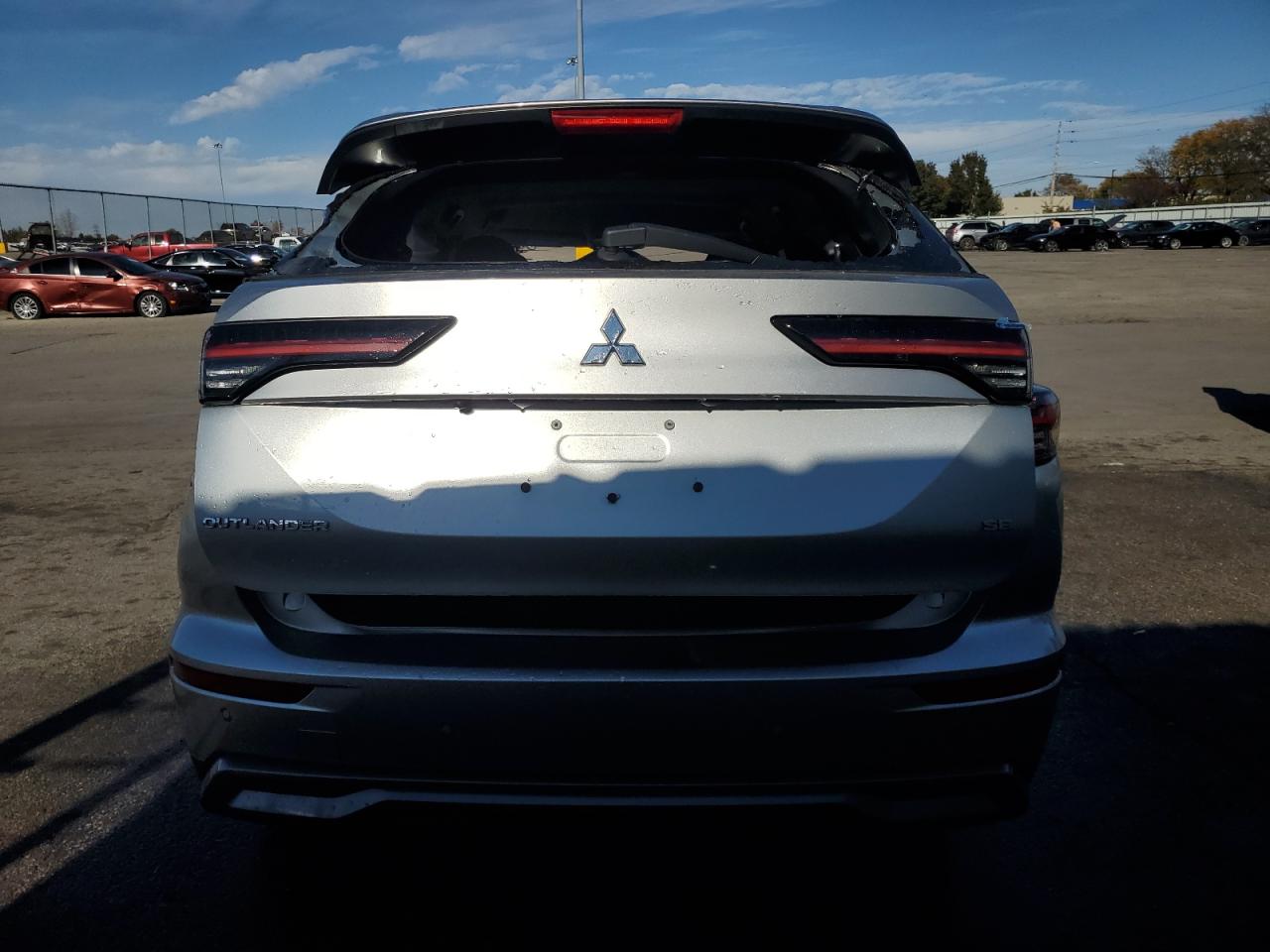 MITSUBISHI OUTLANDER SE