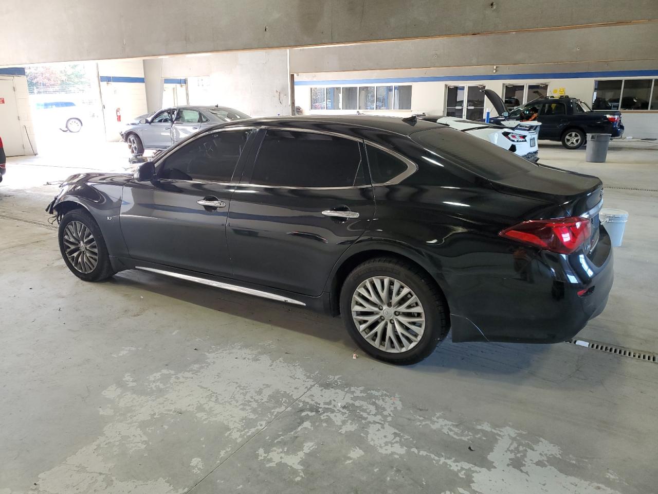 INFINITI Q70 3.7