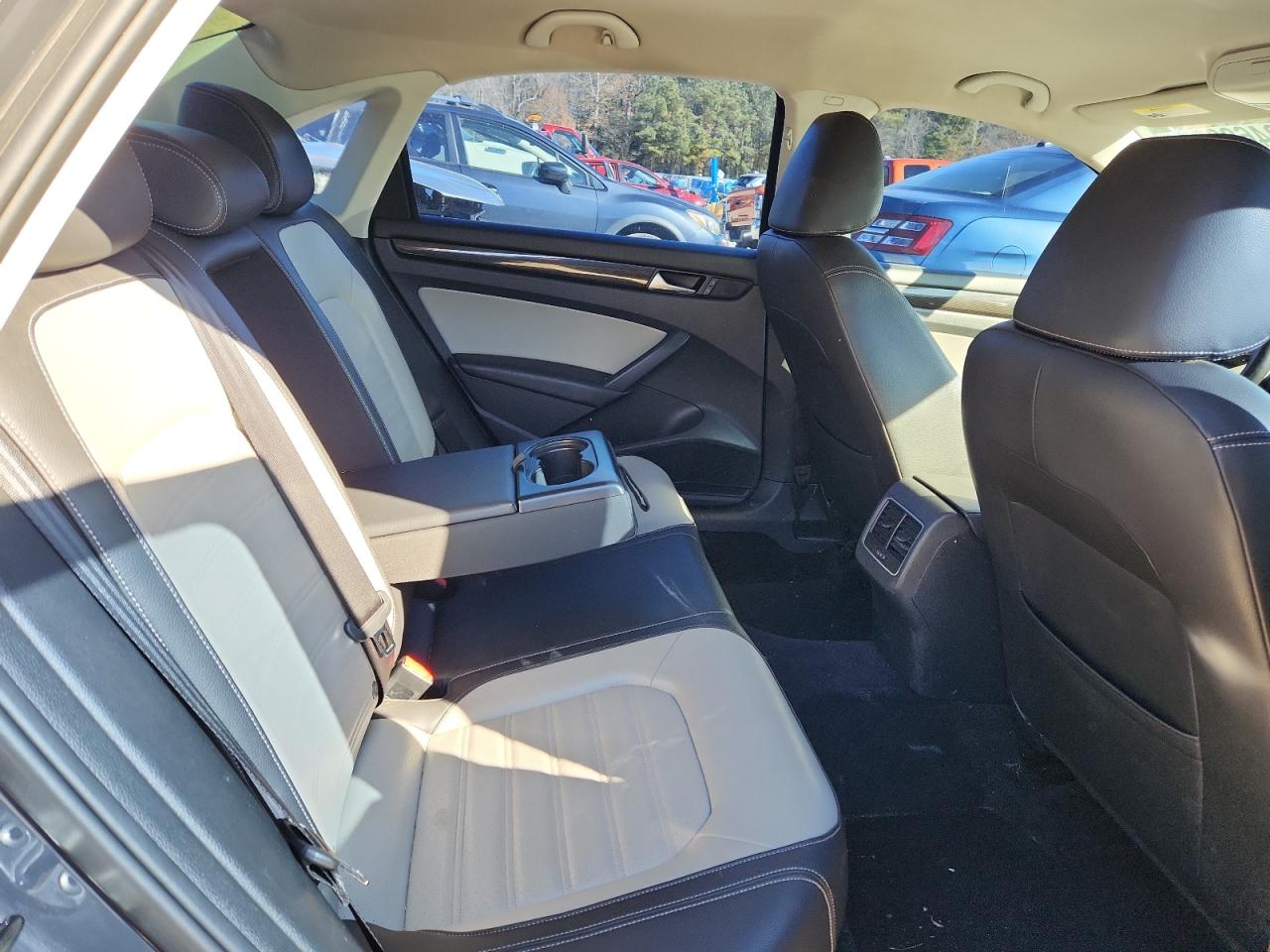 VOLKSWAGEN PASSAT SE