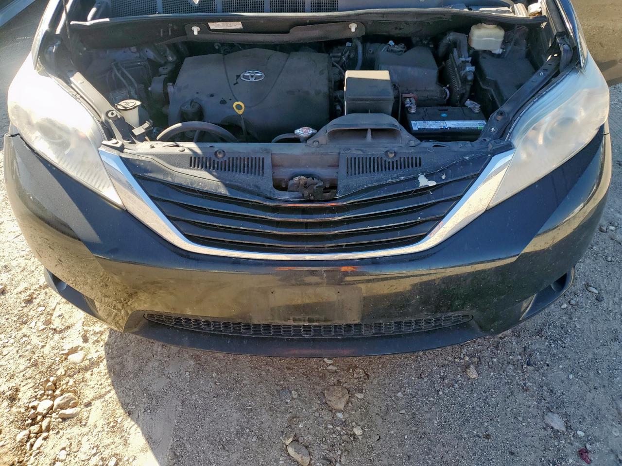 Lot #3279691915 2017 TOYOTA SIENNA LE