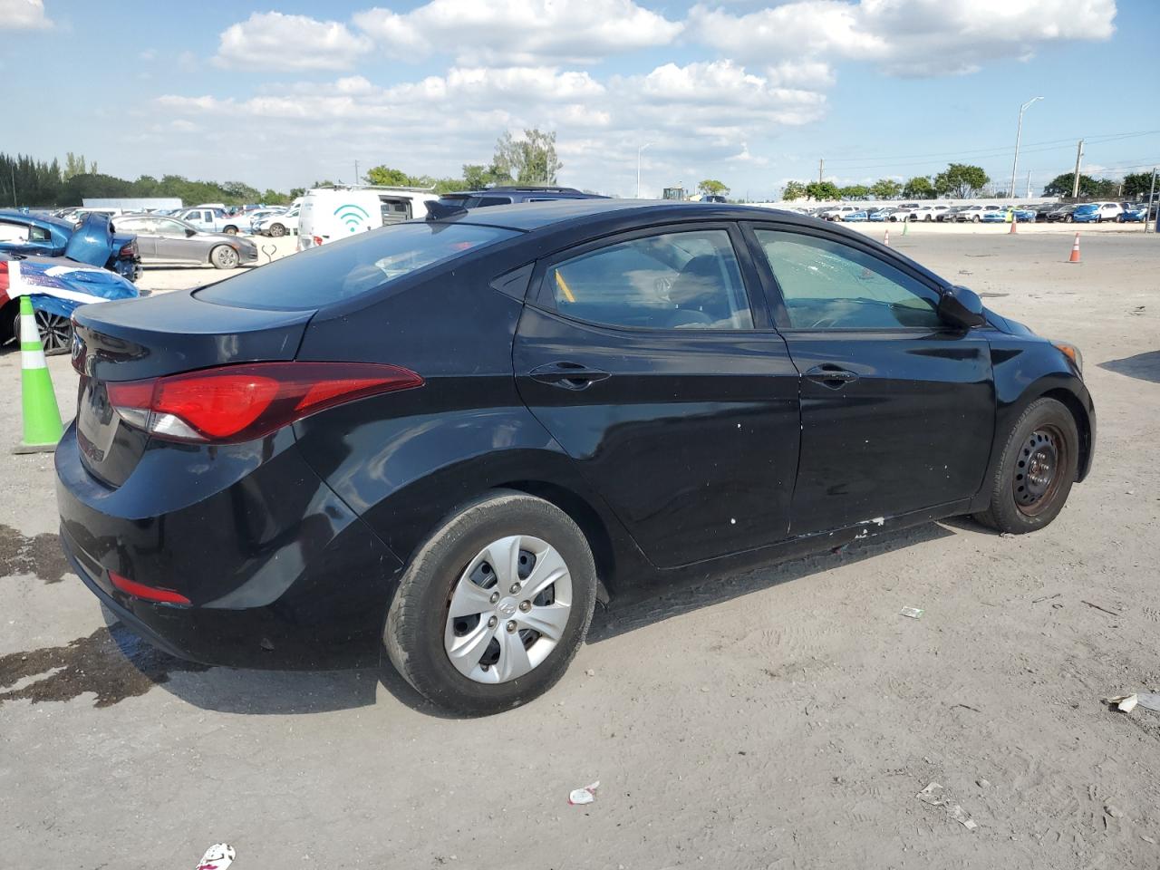 Lot #3303658938 2016 HYUNDAI ELANTRA SE