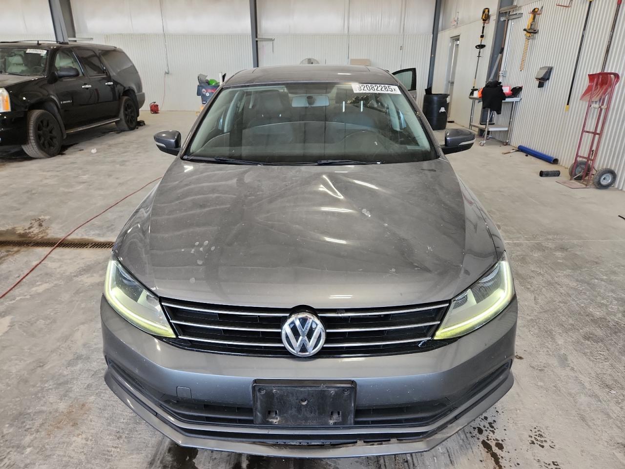 VOLKSWAGEN JETTA SE