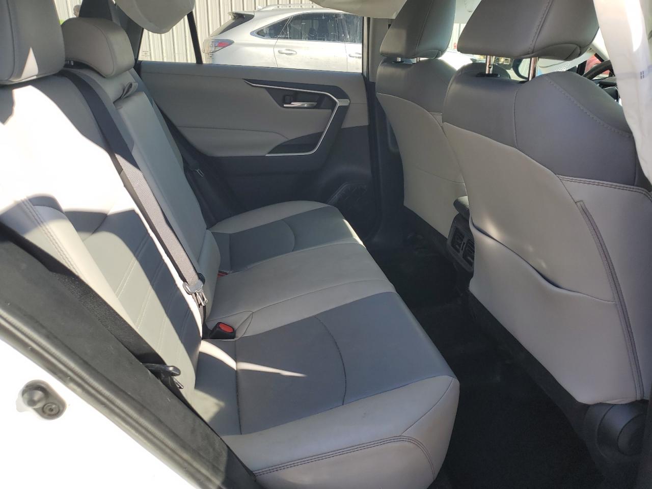 TOYOTA RAV4 XLE PREMIUM