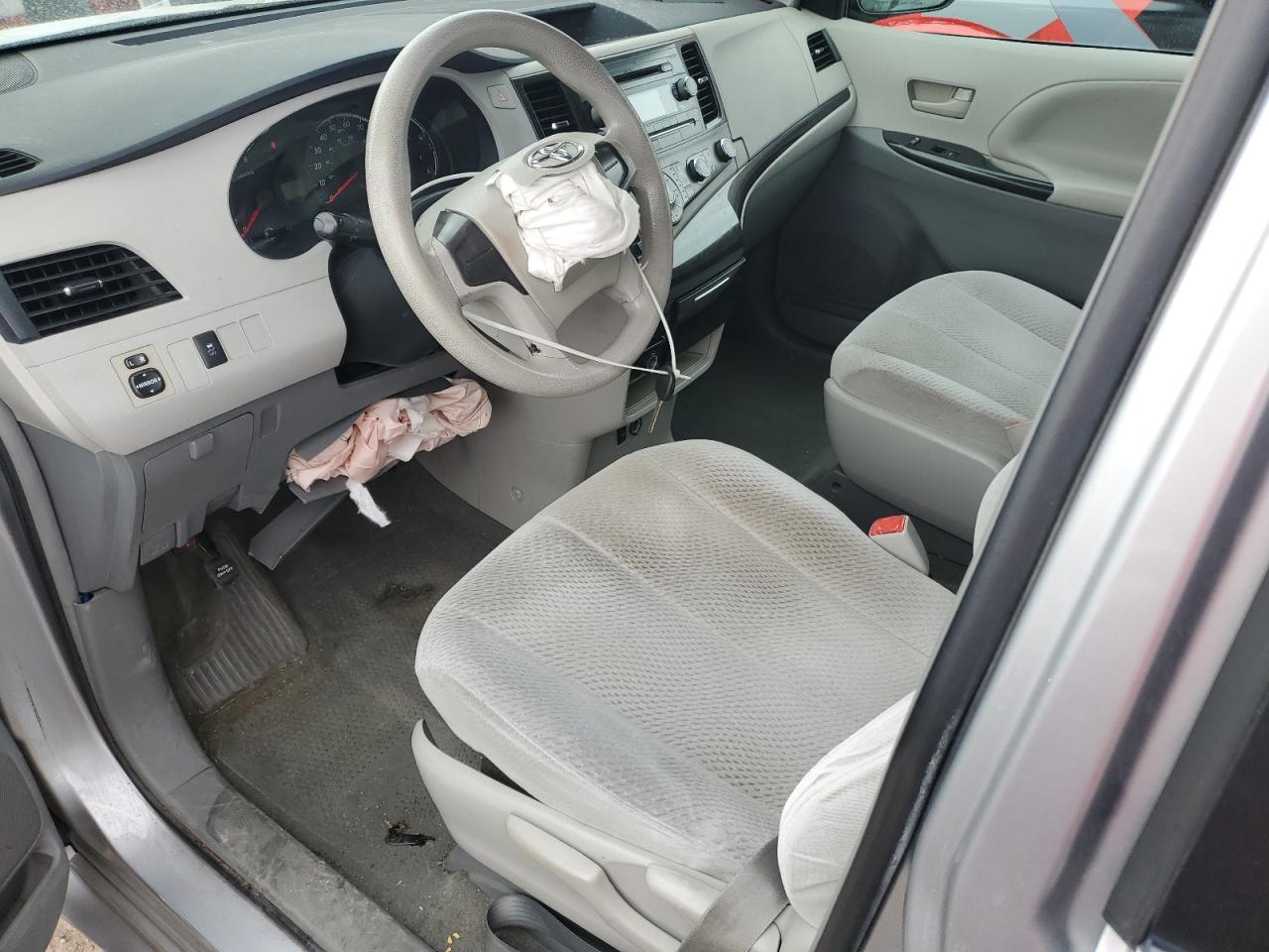 TOYOTA SIENNA BASE