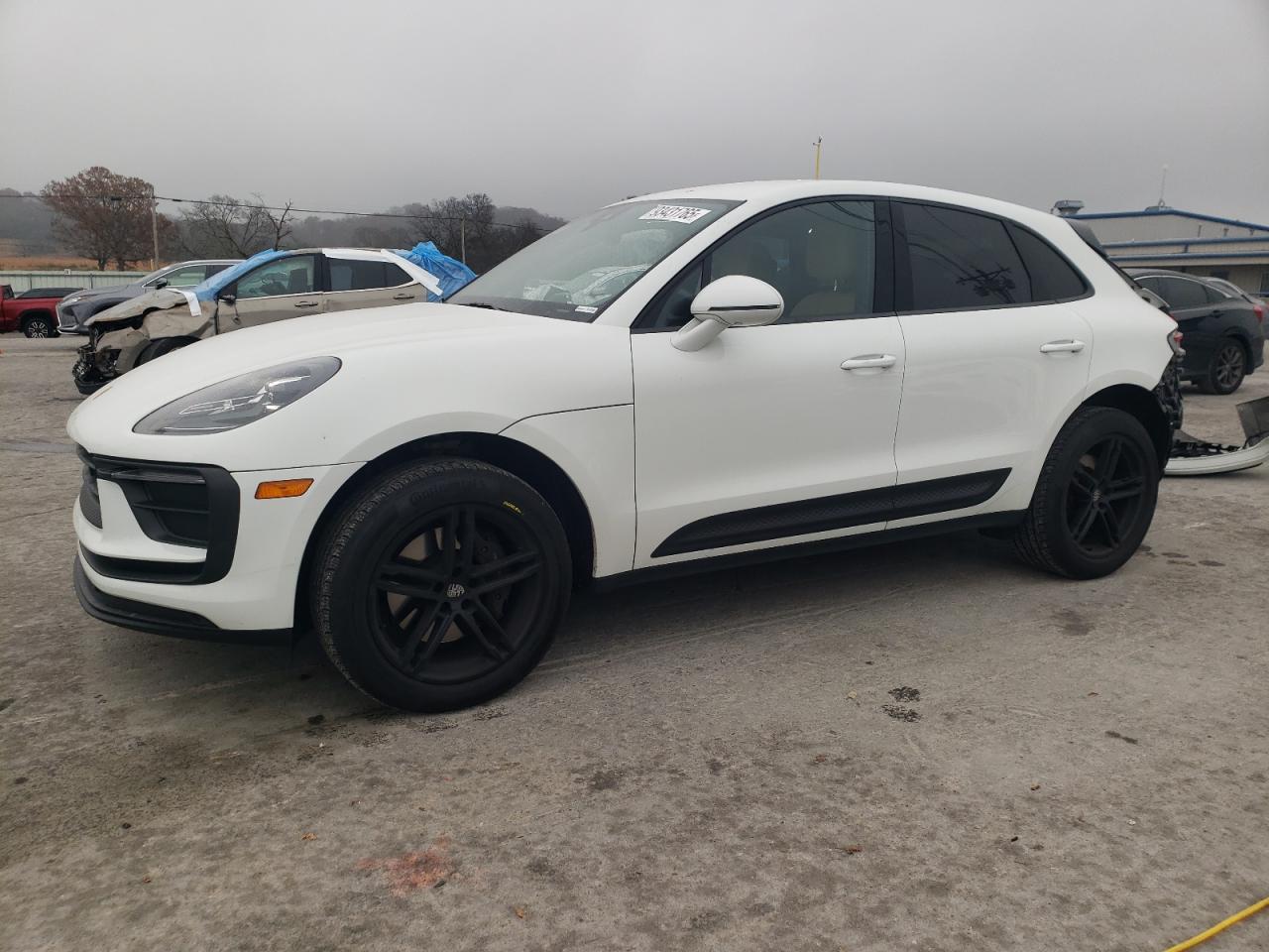 PORSCHE MACAN