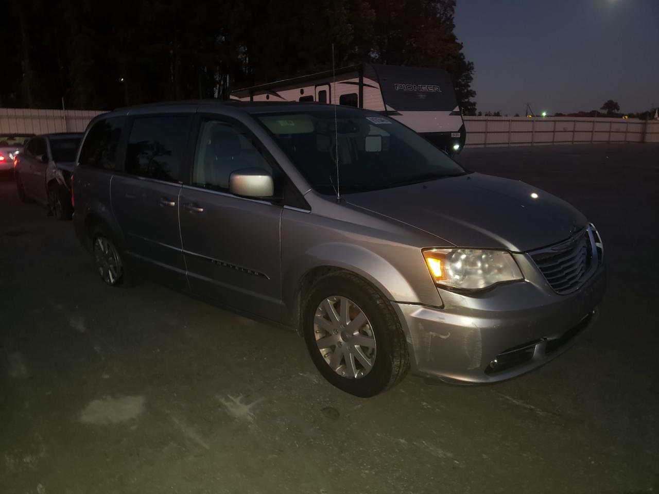 CHRYSLER TOWN & COUNTRY TOURING
