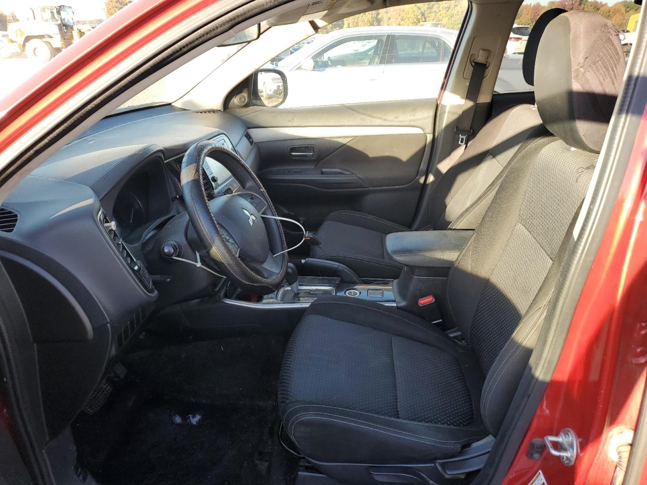 MITSUBISHI OUTLANDER SE