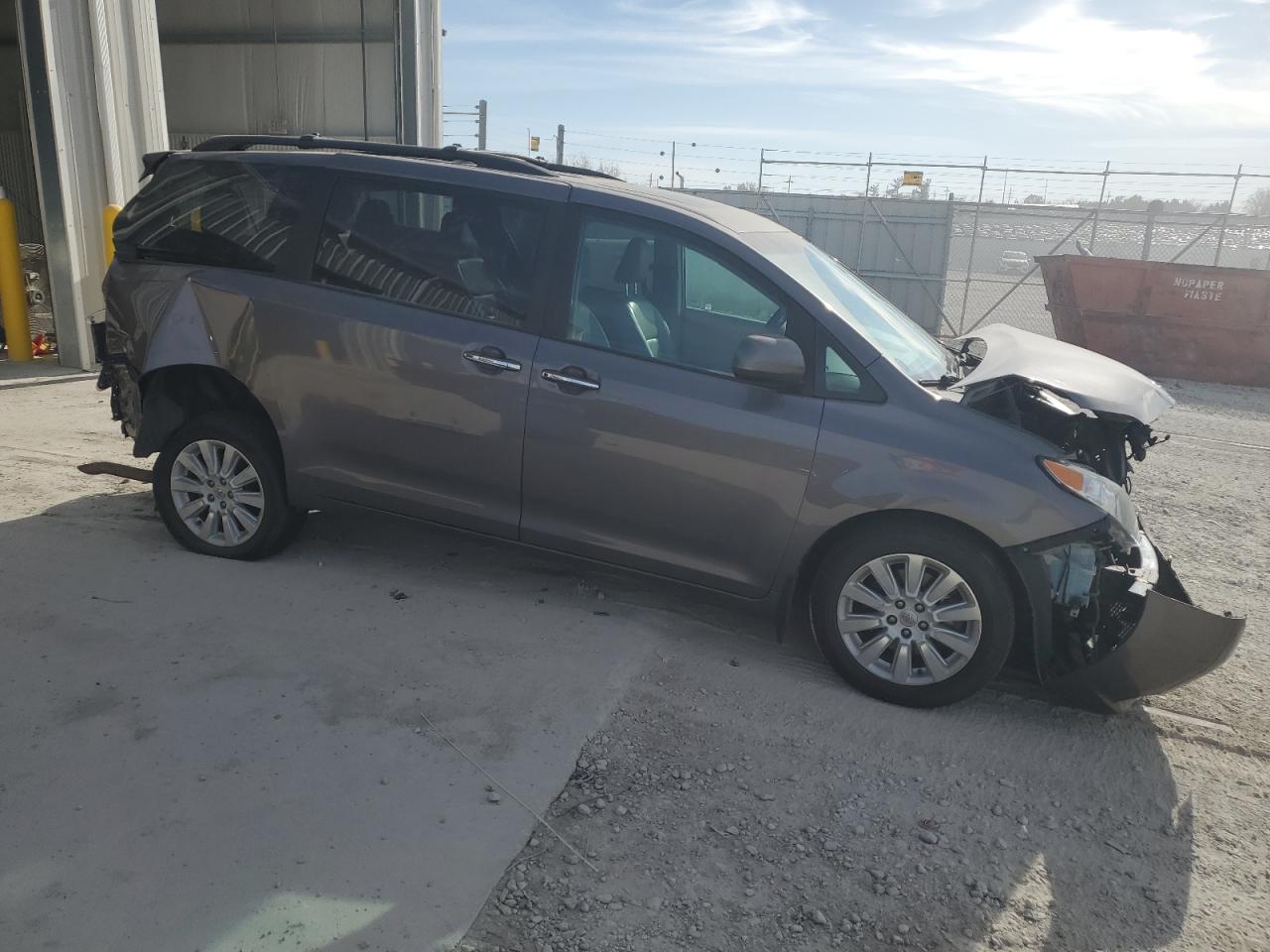 TOYOTA SIENNA XLE