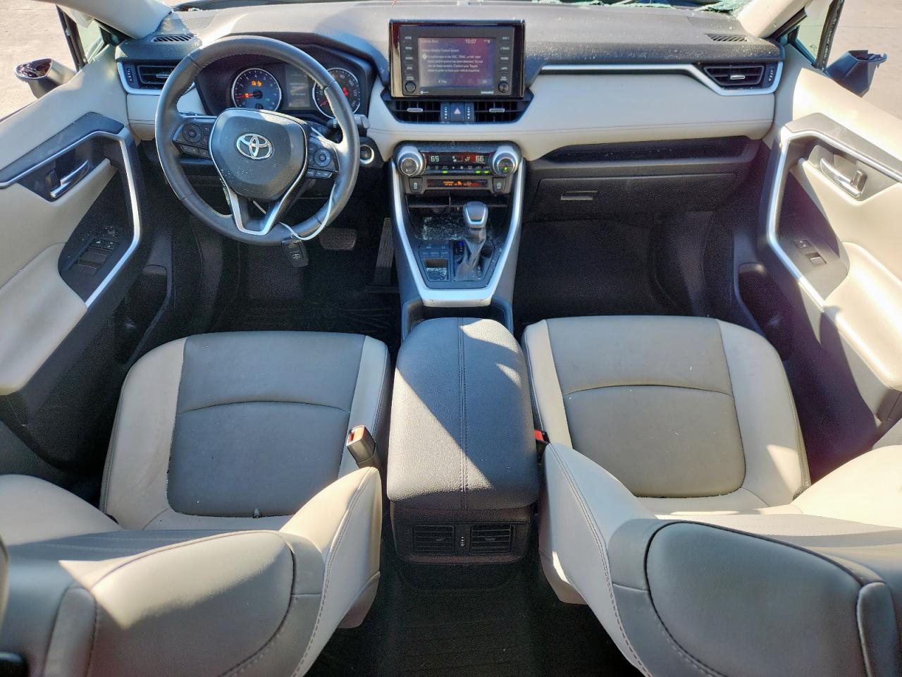 TOYOTA RAV4 XLE PREMIUM