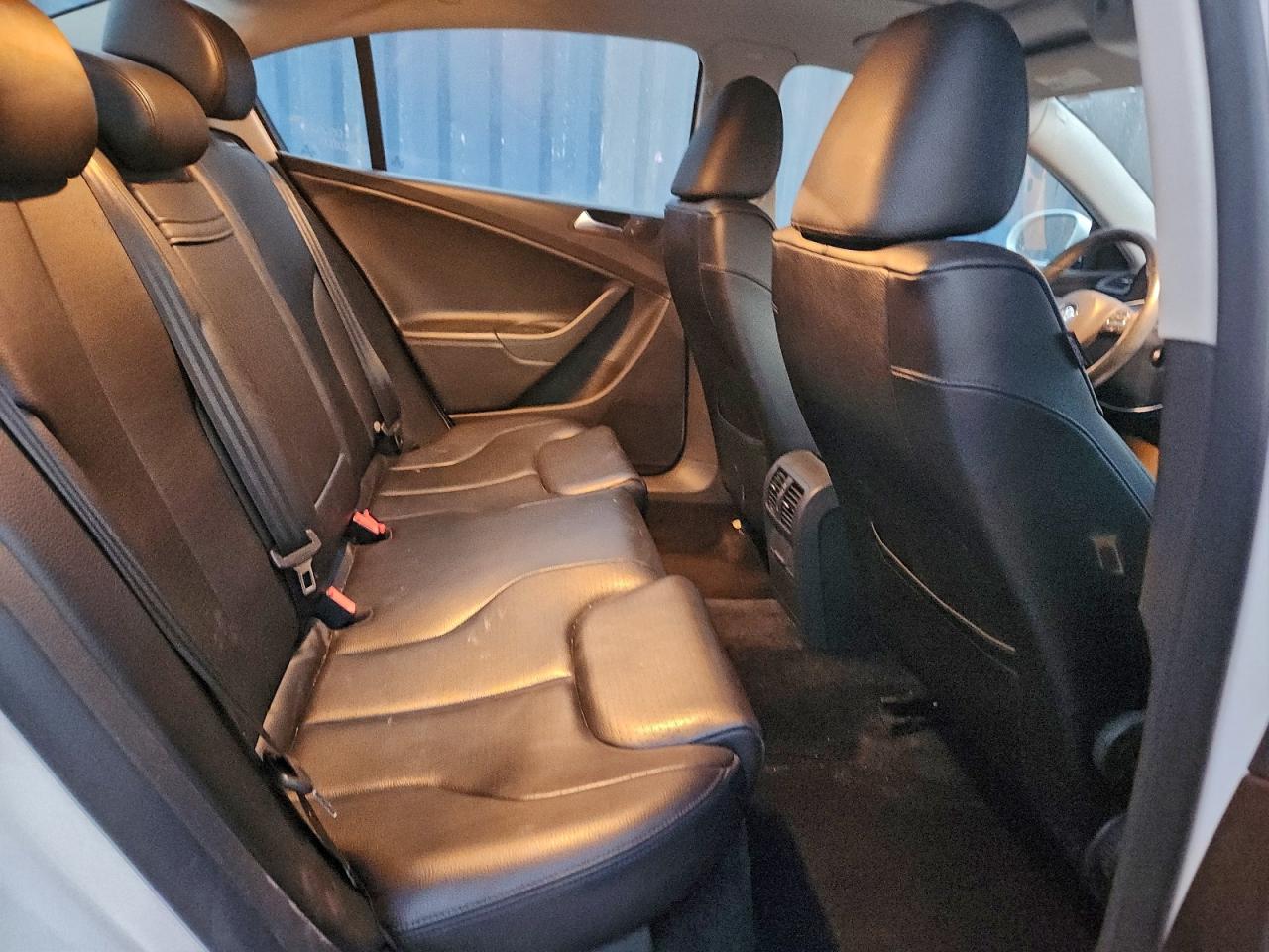 VOLKSWAGEN PASSAT KOMFORT