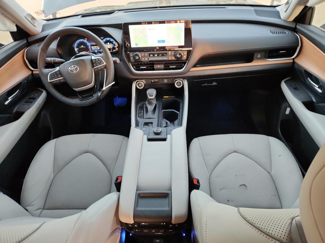 TOYOTA HIGHLANDER LE