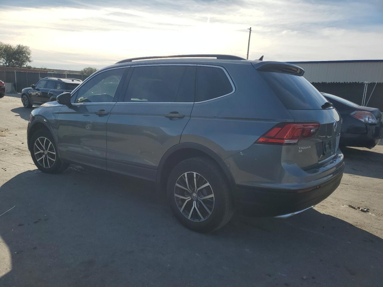 VOLKSWAGEN TIGUAN SE