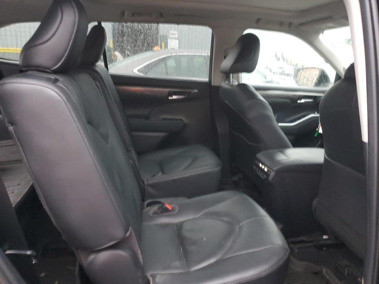 TOYOTA HIGHLANDER PLATINUM