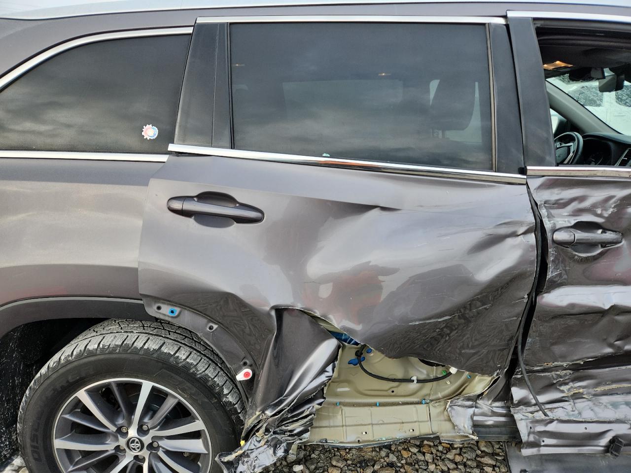 TOYOTA HIGHLANDER SE