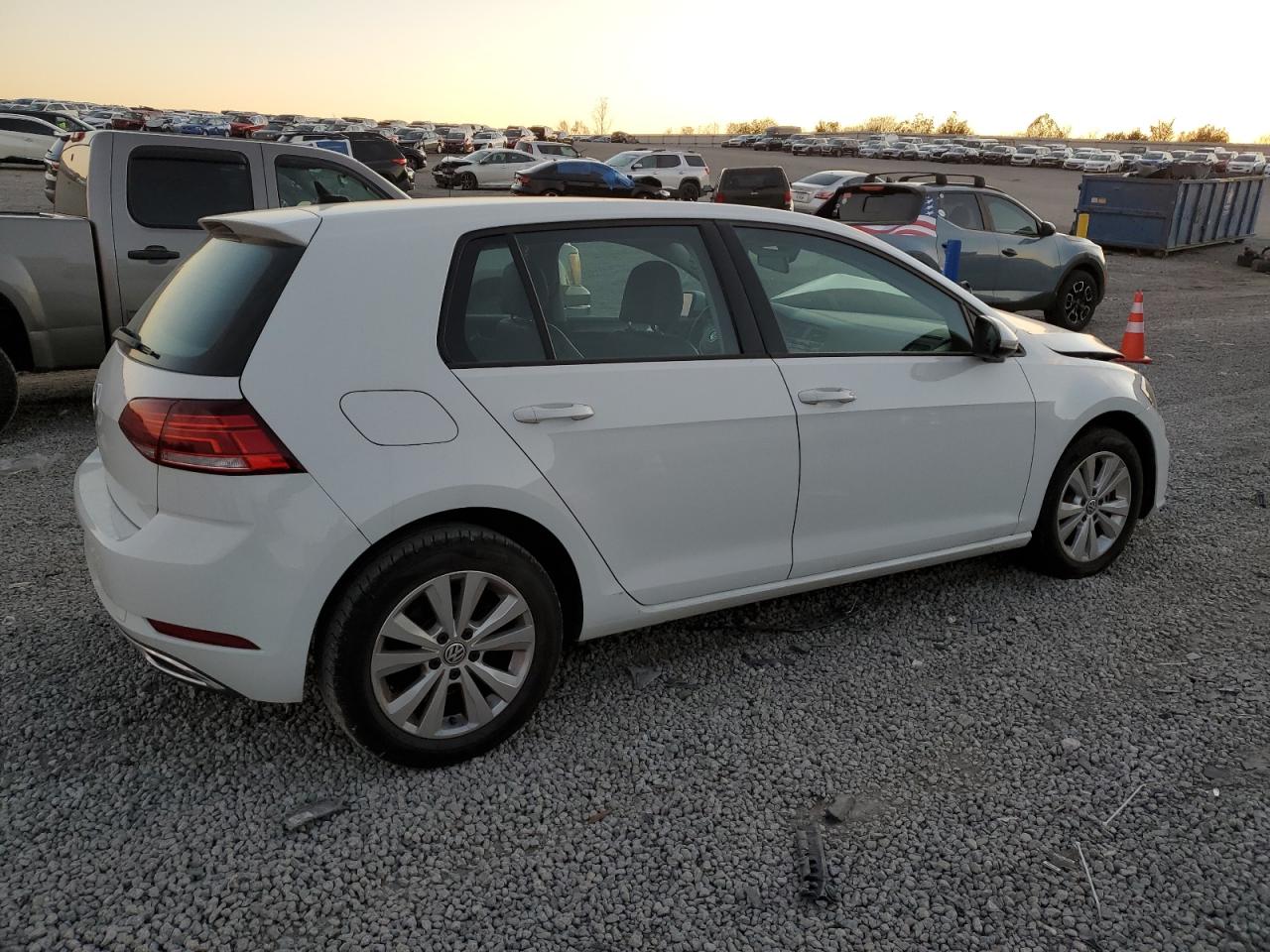 VOLKSWAGEN GOLF