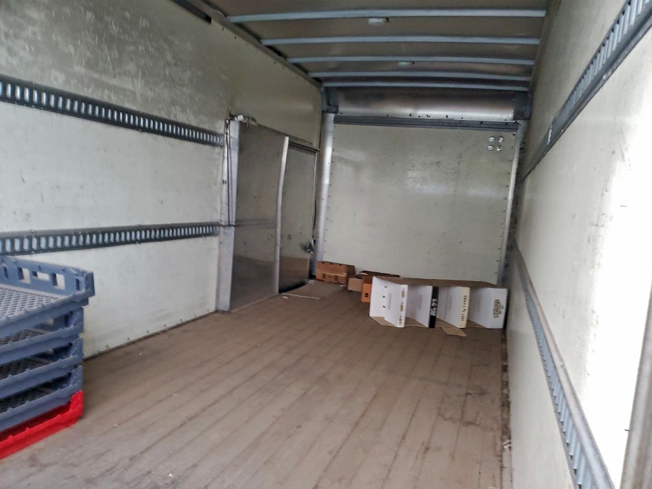 Lot #3317843018 2016 ISUZU NPR