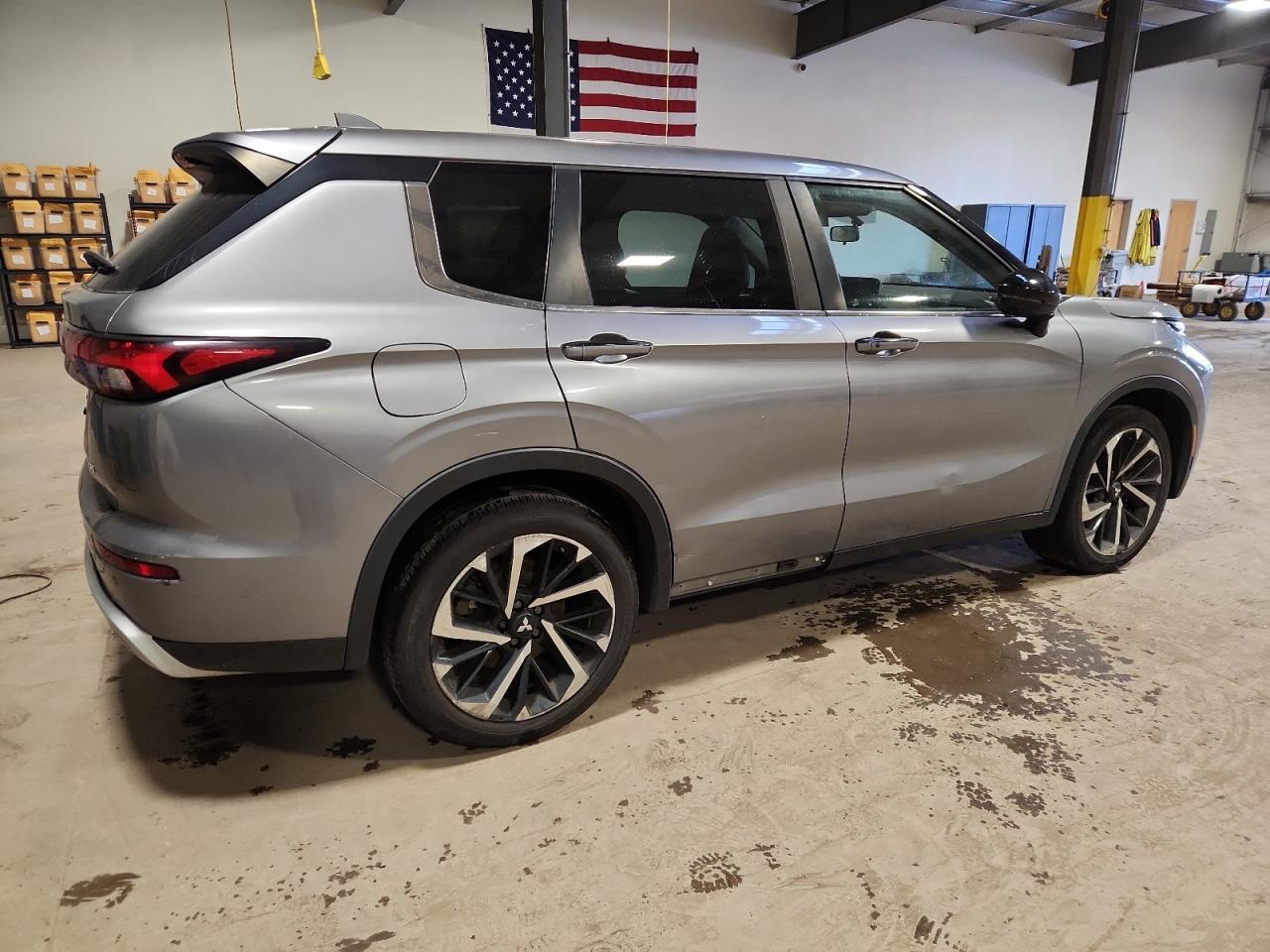 MITSUBISHI OUTLANDER SE