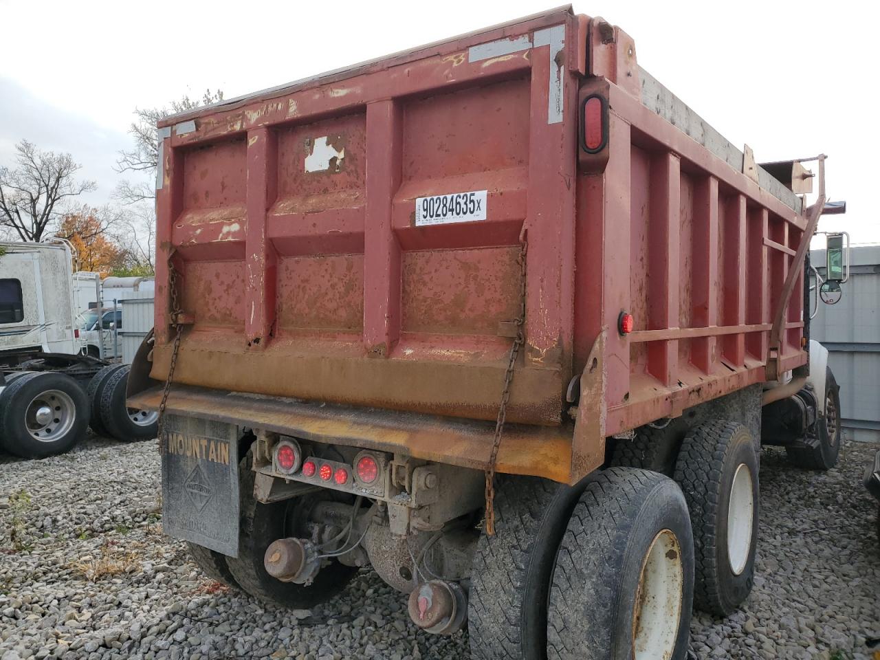 Lot #3291252038 2000 INTERNATIONAL 4000 4900